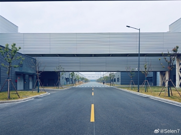 小米智能家电工厂实拍:有草坪、湖景 整洁的不像工厂