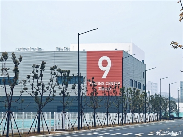 小米智能家电工厂实拍:有草坪、湖景 整洁的不像工厂