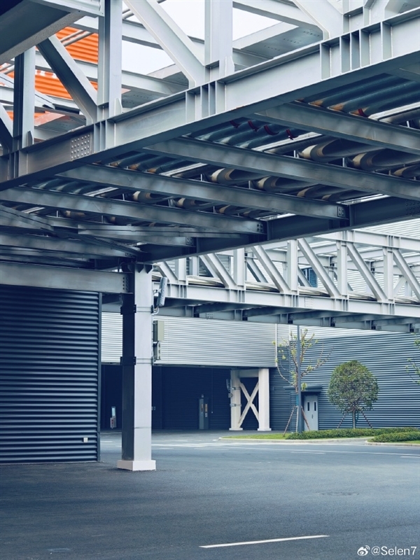 小米智能家电工厂实拍:有草坪、湖景 整洁的不像工厂