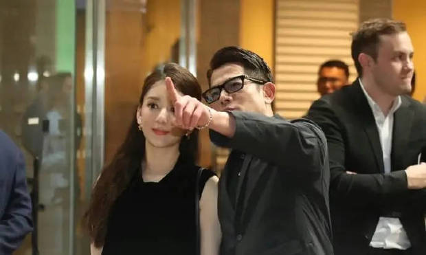 方媛孕期在10月月末。