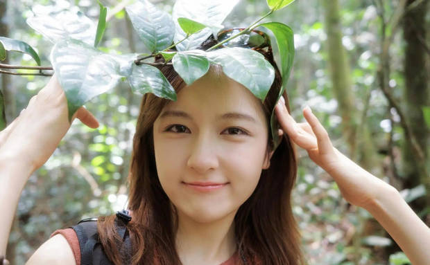 搜狐娱乐讯 近日,李兰迪晒出一组自己的出门旅行的照片,她现身森林。