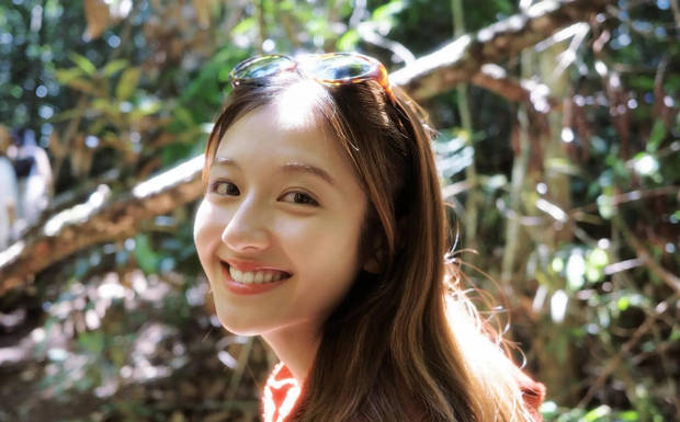 李兰迪回眸非常耀眼,气质温柔。