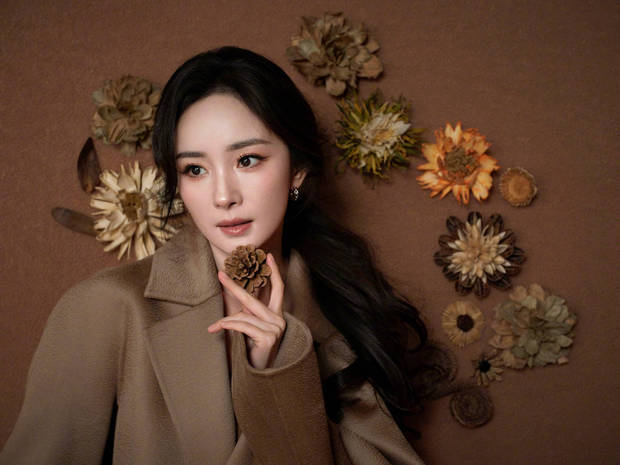 杨幂面容红润,气色超好。