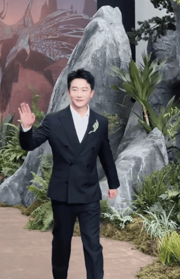 黄轩参加阿凡达3首映礼。